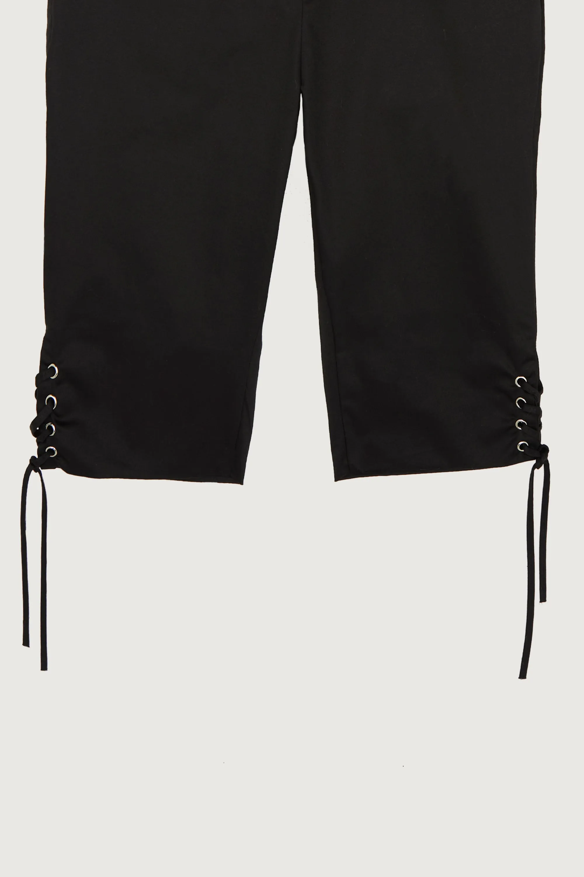 BERMUDA SHORT WITH LACE UP TIES