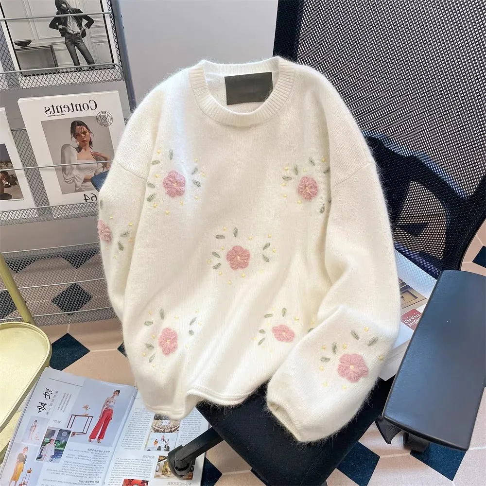 High-grade and beautiful flower embroidered raccoon fleece sweater for men and women in autumn and winter, sweet and small, knit