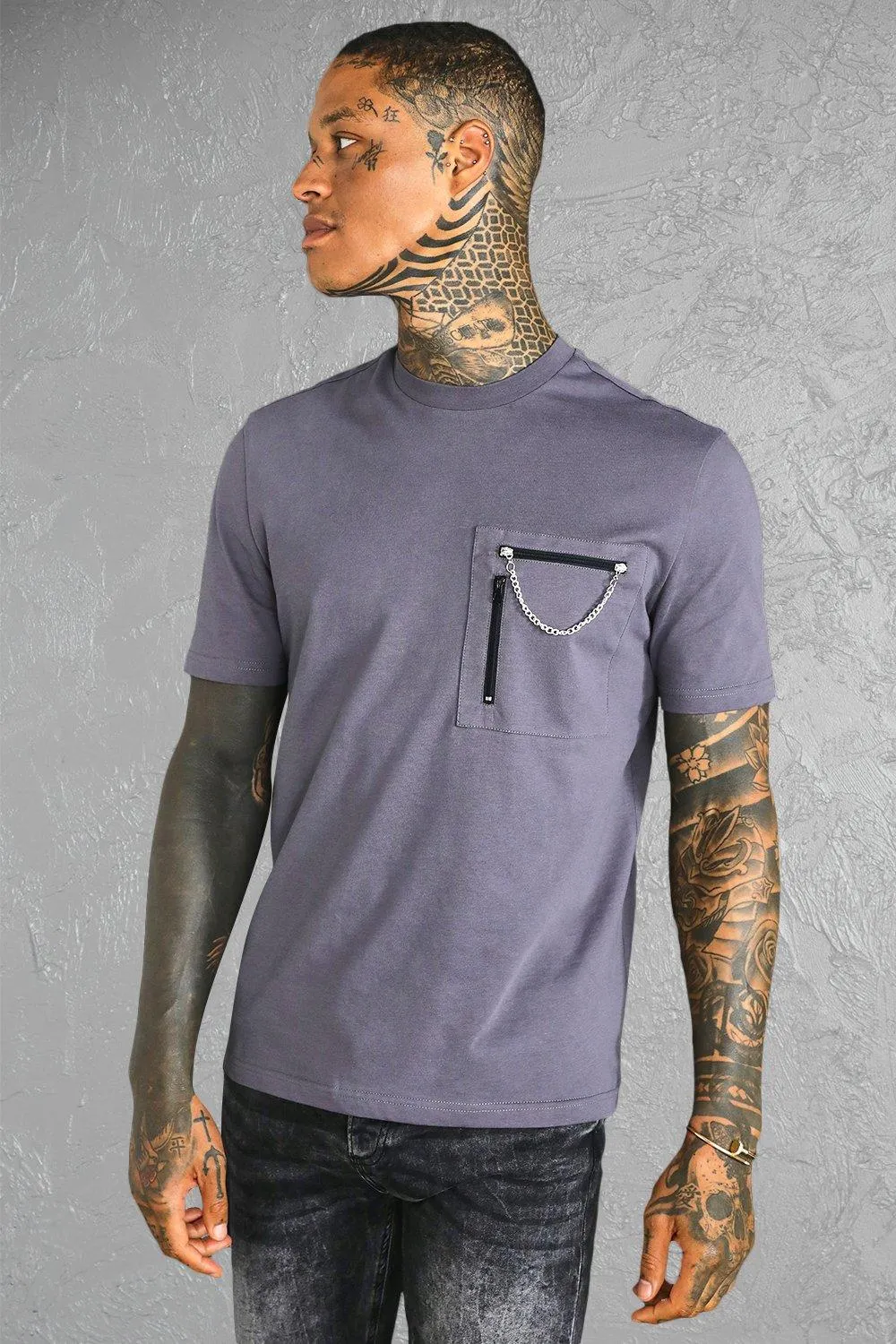 Relaxed Fit Extended Neck Chain Washed Tshirt