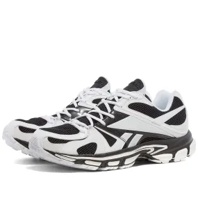 VETEMENTS x Reebok Spike Runner 200White & Black